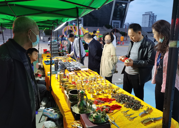 五一假期塔城地區商品銷售火熱，日用百貨銷售額預計達1.41億